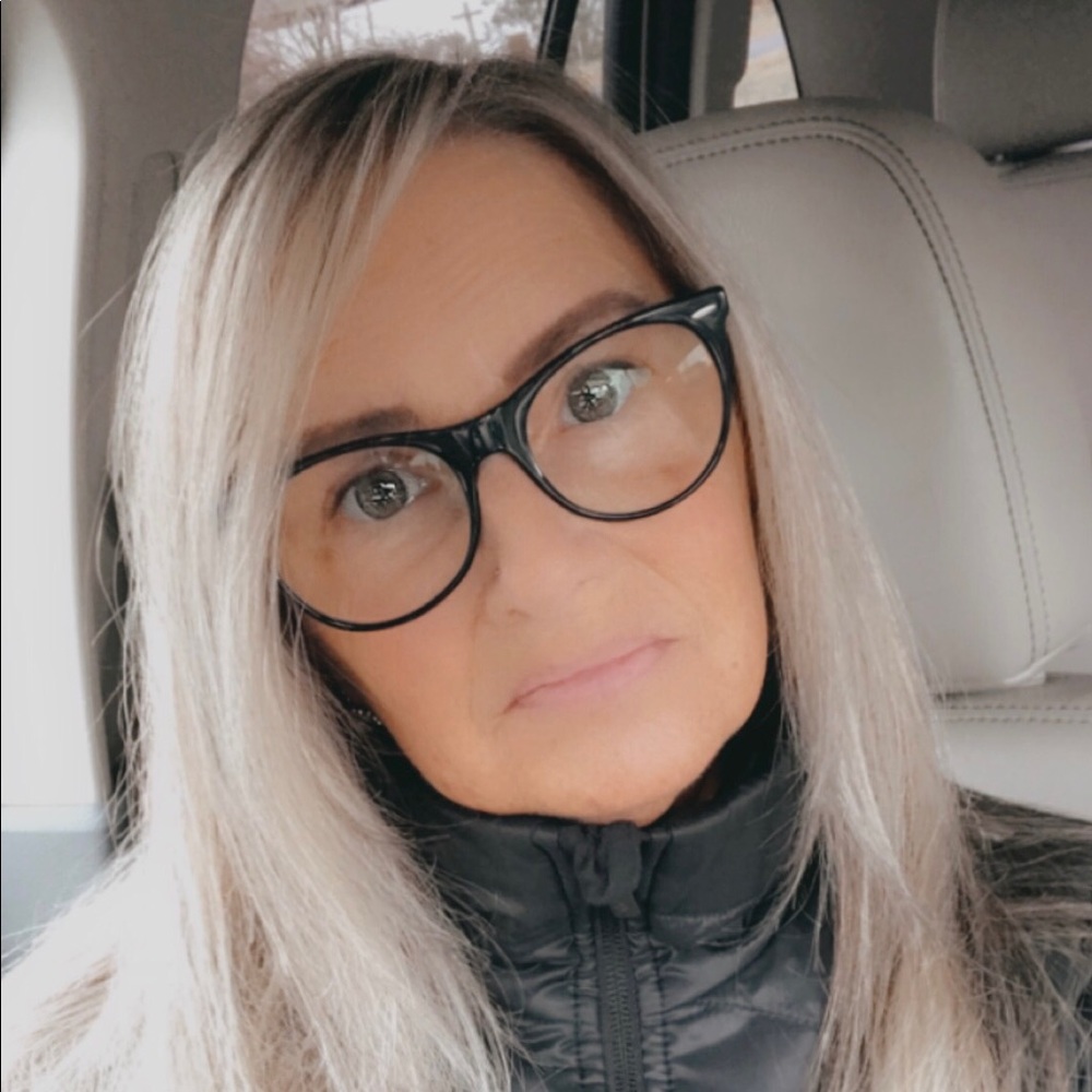 Meet your Posher, Racquel - Picture 2 of 3